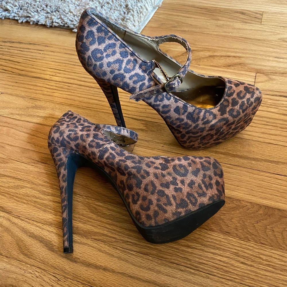 Leopard Print Stilettos 👠